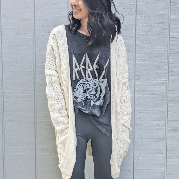 Rebel Distressed Tiger Graphic Tee - Picture 3 of 7